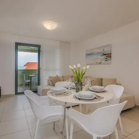 Apartment Navis Near The Sea *