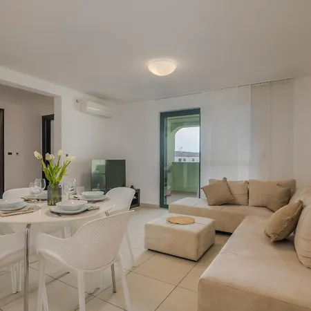 Apartment Navis Near The Sea *