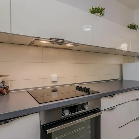 Apartment Navis Near The Sea Vantacici