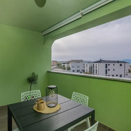 Apartment Navis Near The Sea