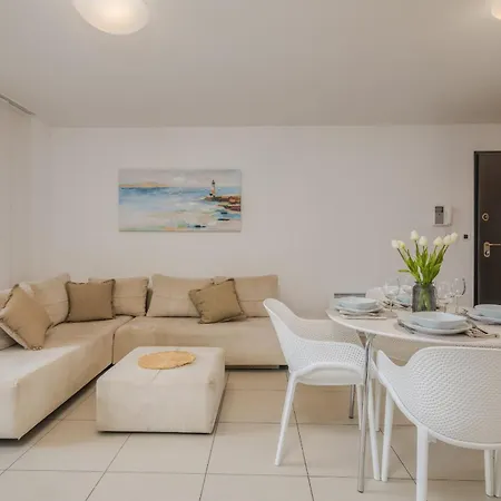 Apartment Navis Near The Sea